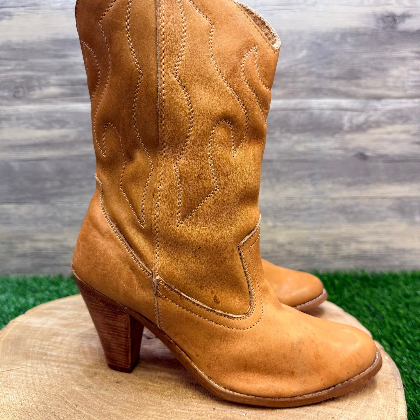 Montgomery Ward Women - Size 7 - Vintage Tan Heeled Boots 4002
