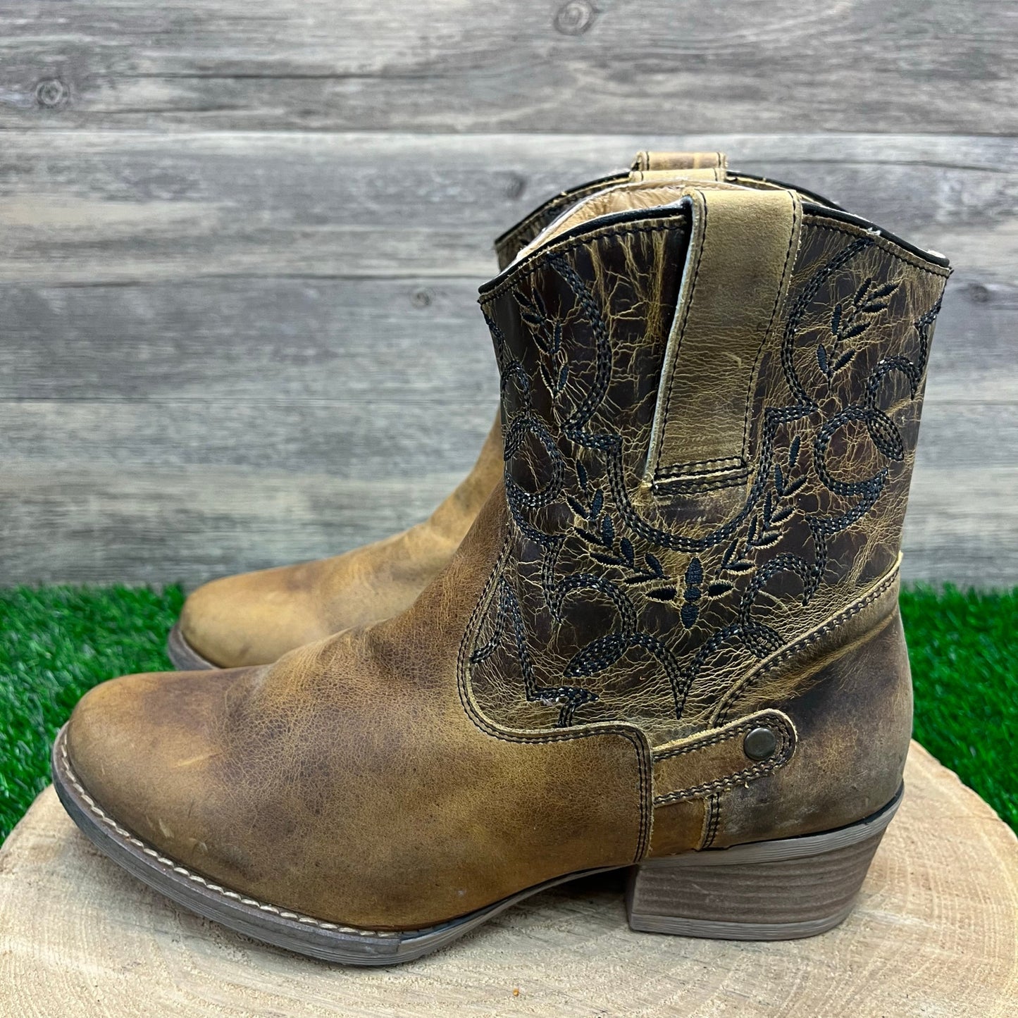 Sterling River Women - Size 9.5 10M - Distressed Brown Ankle Boots Style SR5012