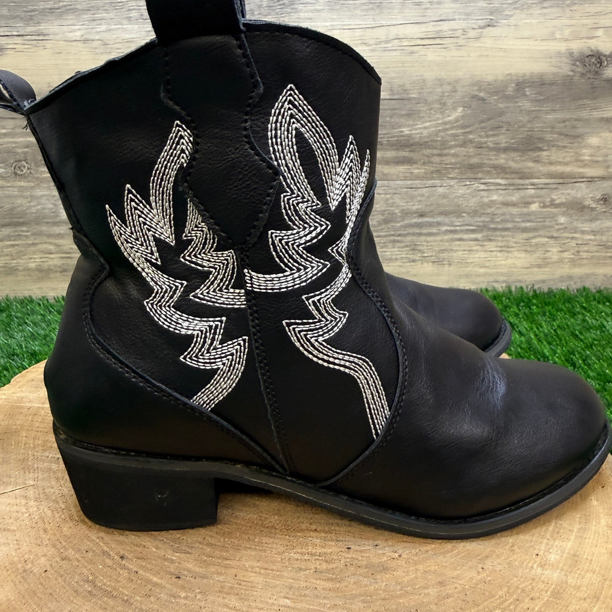 Unknown Women - Size 9 - Black Faux Leather Embroidered Ankle Boots