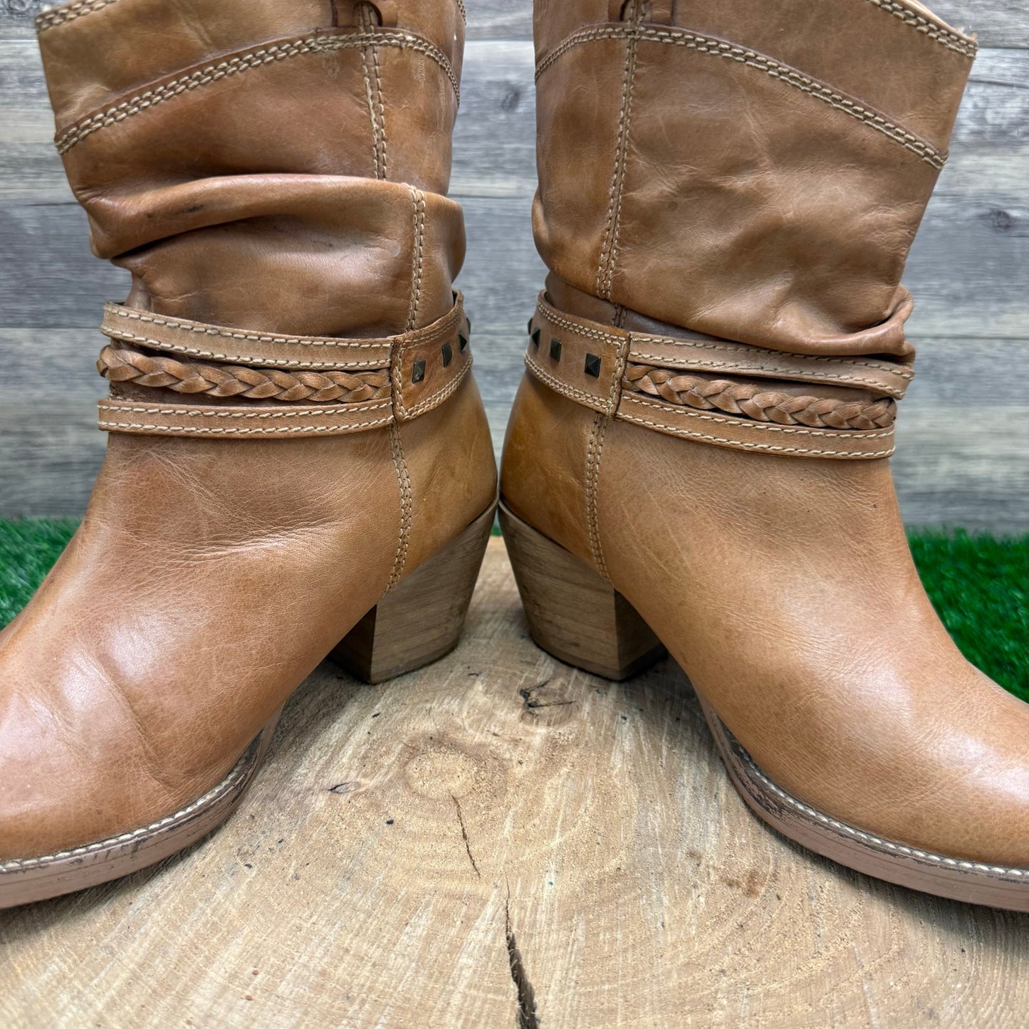 Steve Madden Women - Size 8 - Tan Strappy Ankle Boots Style 191