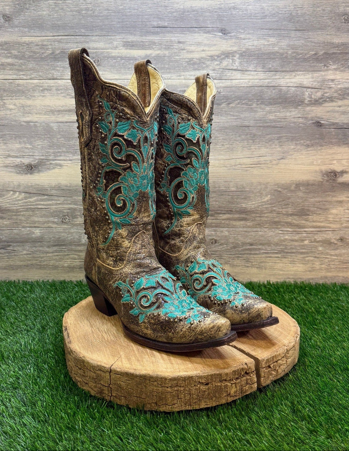 Corral Women - Size 9.5M - Brown/Turquoise Studded Snip Toe Cowboy Boots R1213