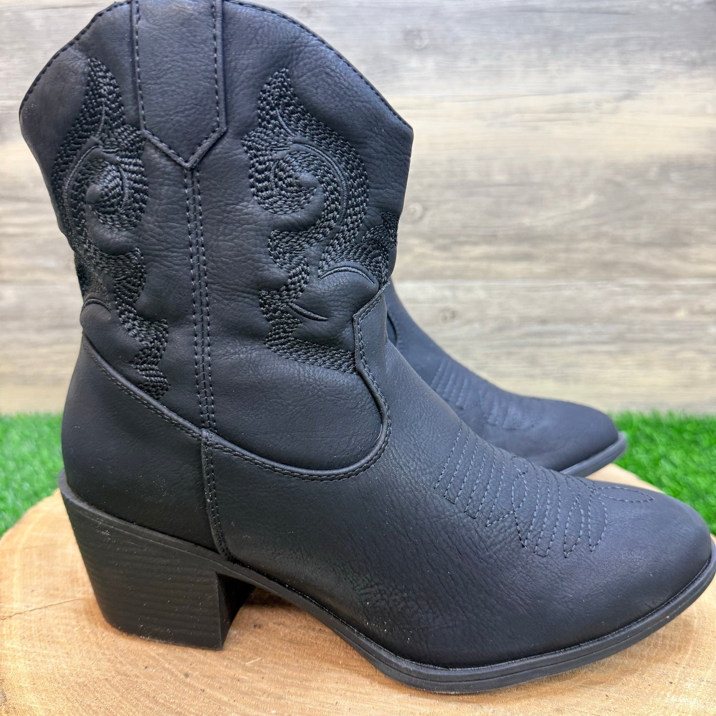 Global Win Women - Size 6.5 - Black Faux Leather Ankle Boots 19YY16