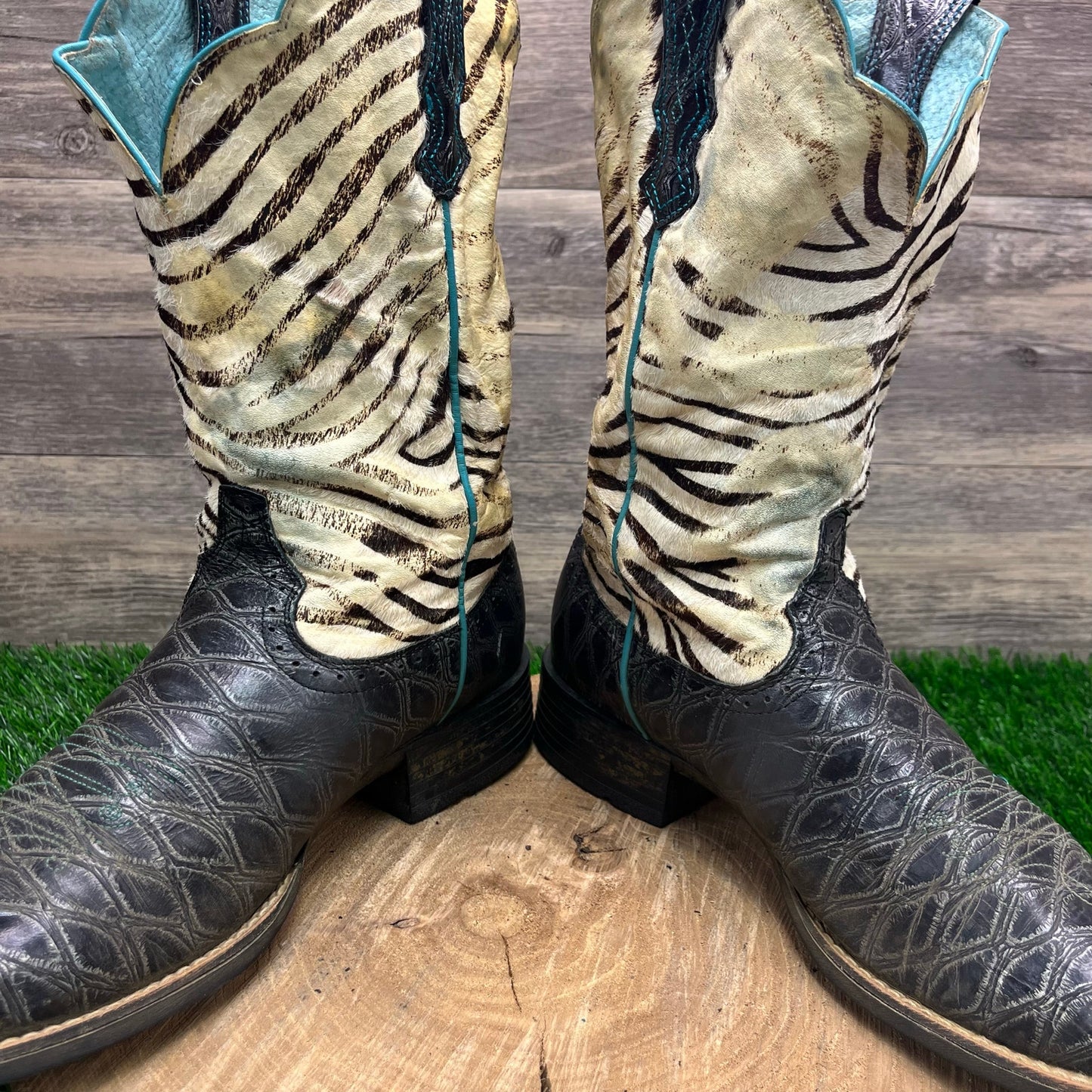 Ariat Women - Size 9.5B - Black/White Zebra Print Cowboy Boots Style 10006718