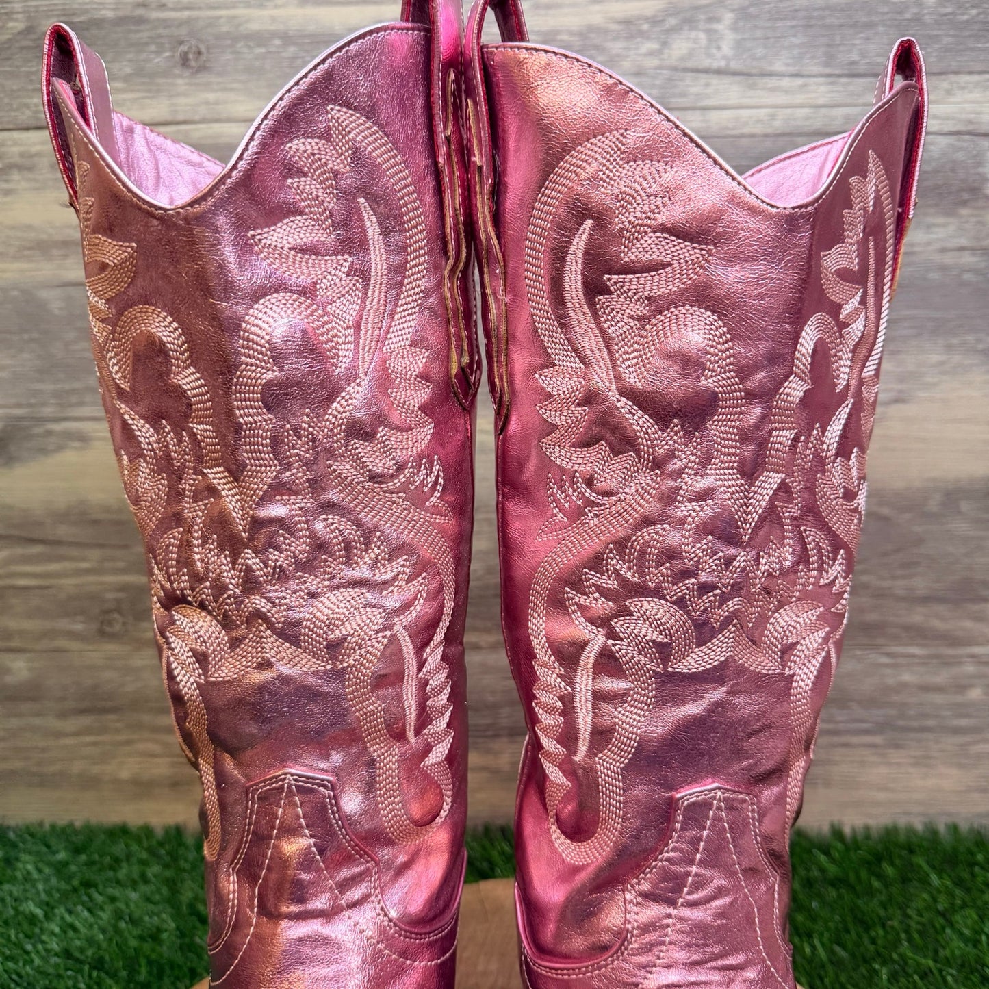Unknown Women - Size 8 - Metallic Pink Faux Leather Western Cowboy Boots